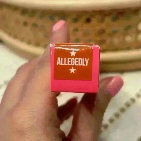 NWT JEFFREE STAR VELOUR LIPLINER - ALLEGEDLY - Picture 5 of 7